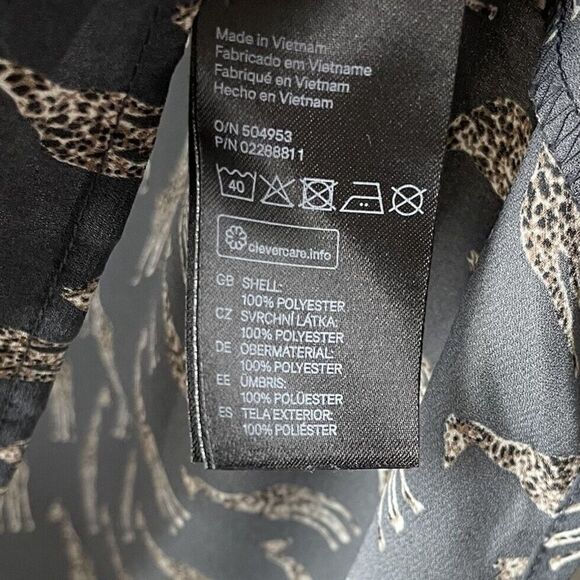 H&M Top Womens 4 Giraffe Print Cap Sleeve V-Neck Gray Blouse Lightweight - Picture 6 of 6